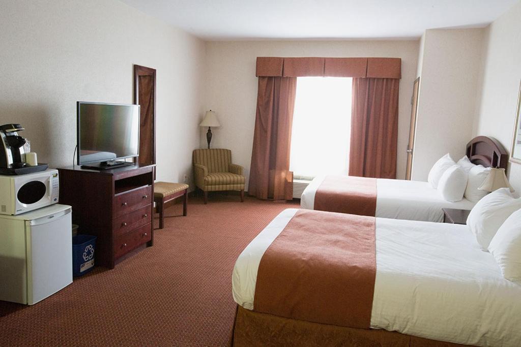 Pomeroy Inn & Suites Fort St. John 외부 사진