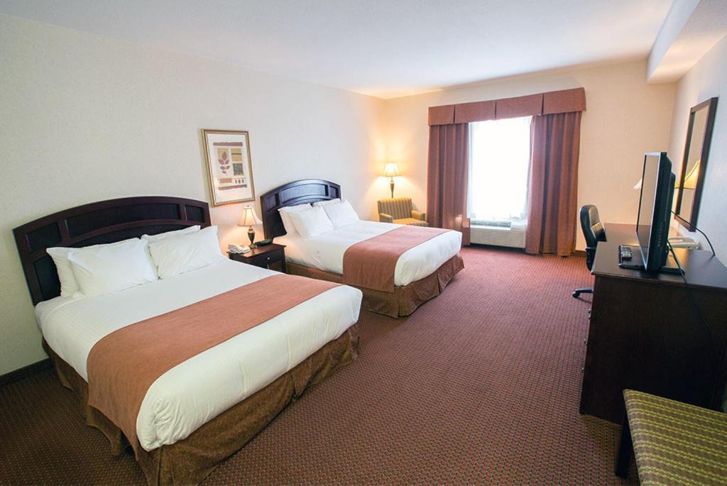 Pomeroy Inn & Suites Fort St. John 외부 사진