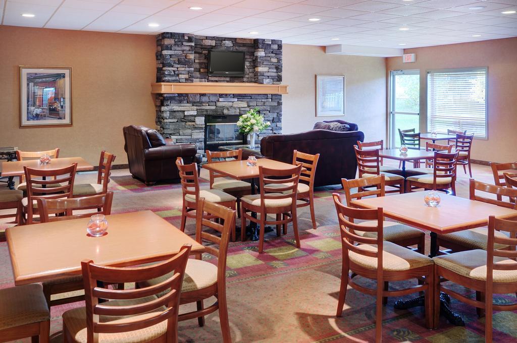 Pomeroy Inn & Suites Fort St. John 외부 사진