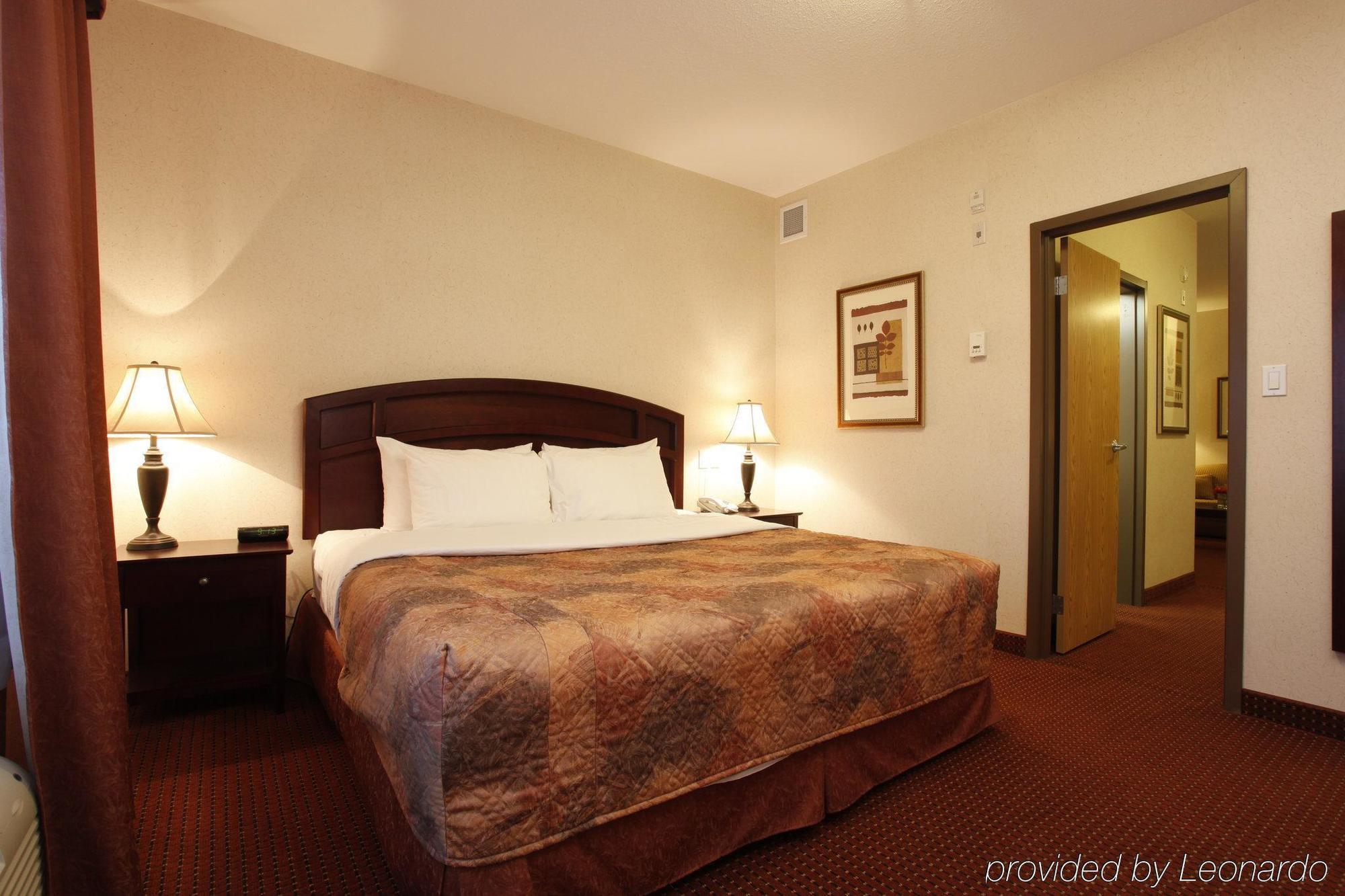 Pomeroy Inn & Suites Fort St. John 외부 사진